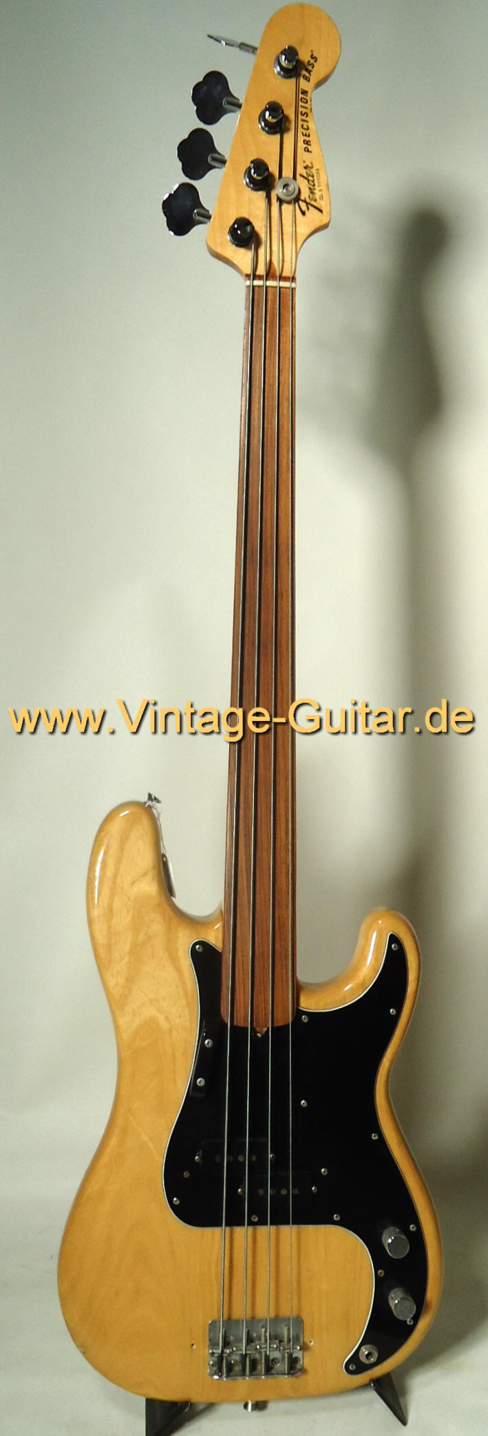 Fender Precision Fretless 1978 natural a.jpg